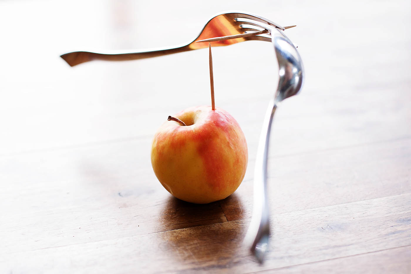 聚会上最简单的魔术表演,聚会魔术教学牙签