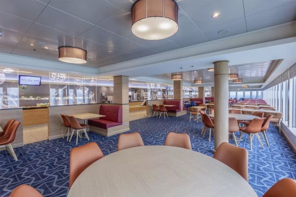 世界梦号内部游览过程 (探索梦号邮轮参观攻略)