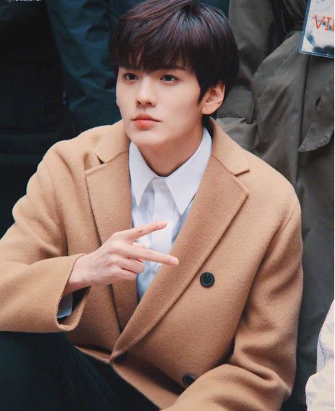 毕雯珺发现鞠婧祎女扮男装花絮,漂亮书生鞠婧祎向毕雯珺撒娇花絮