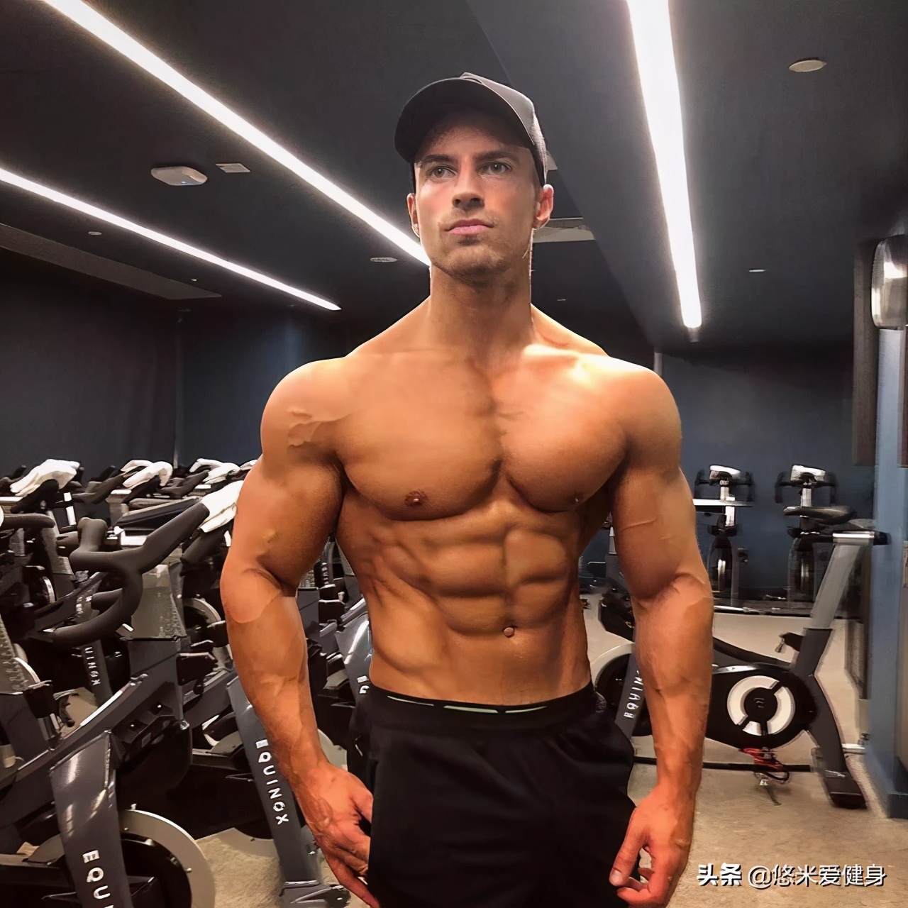 反复练肩,经常练背部但是做不了引体向上