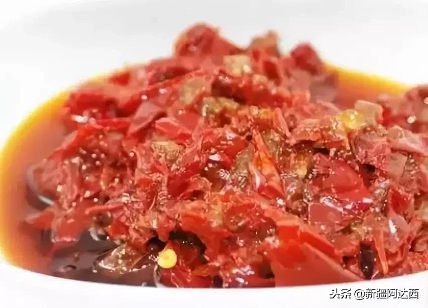 小伙吃火锅发现新大陆,小伙吃火锅吃出奇怪东西