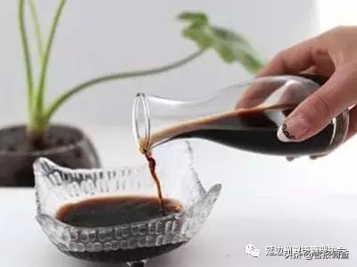 天天抱个醋坛子，没事了整一口，没准儿延年益寿呢！