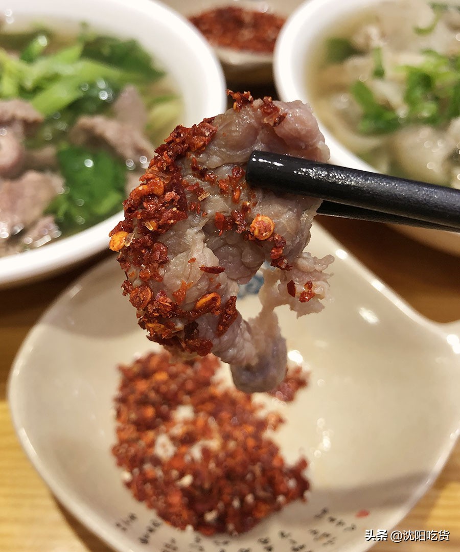 跷脚牛肉都包括啥？牛舌、腰片、脑花、蹄筋儿、脊髓、脆肠、黄喉