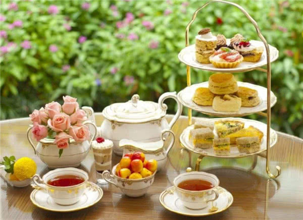 为什么英国人爱喝下午茶？正宗的英式下午茶讲究多，长知识了