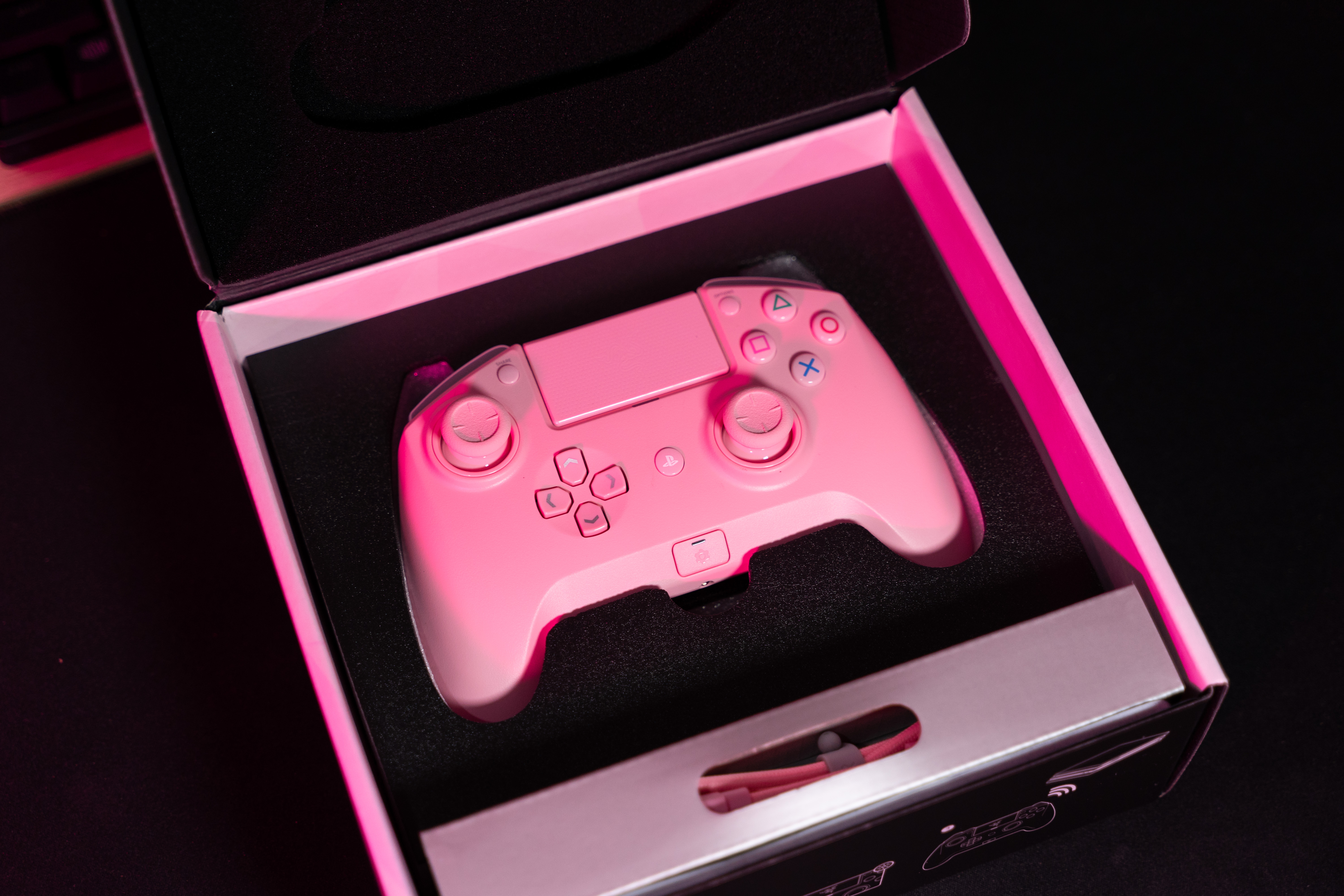 雷蛇ps4飓兽标准版手柄,razer飓风手柄