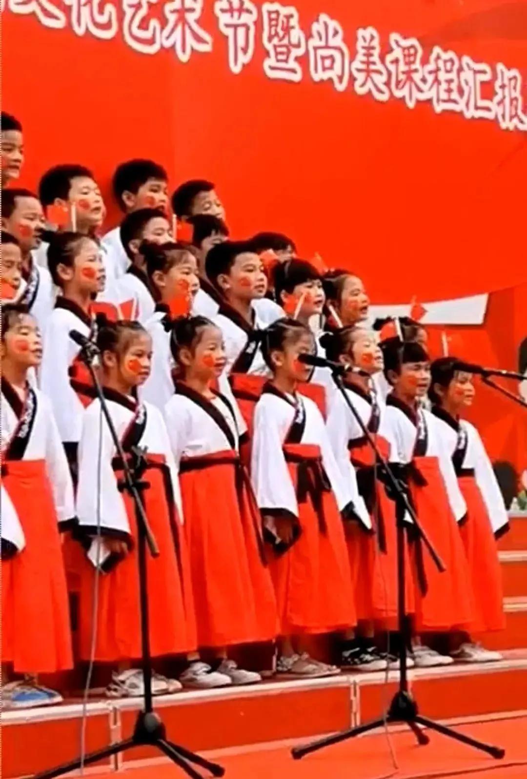 力卡SCM-280超指向大合唱麦克风助力某市小学校园文化节文艺汇演