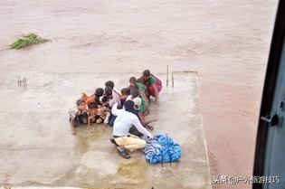 洪灾来时自救或预防的措施,人们如何在暴雨洪灾中逃生自救