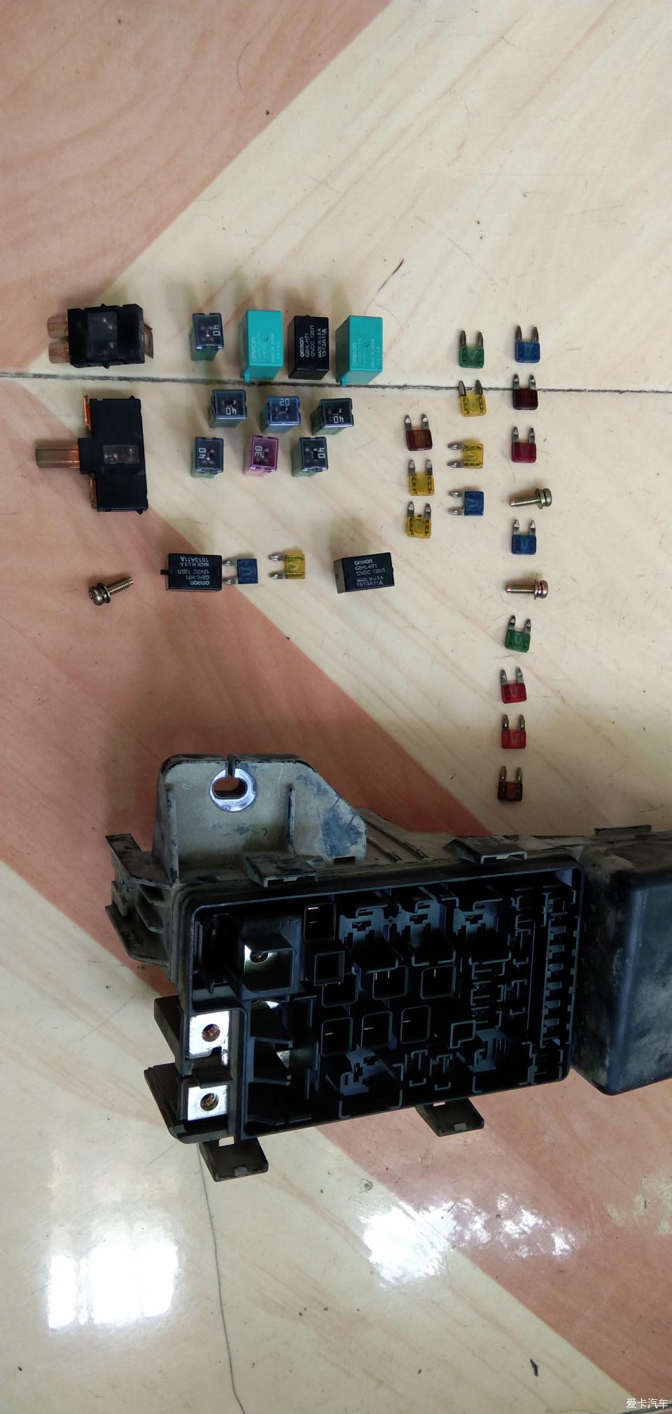 标致307汽车远光灯关不掉怎么解决,远光灯的正确关闭方法