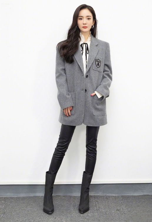 杨幂紧身皮裤穿搭,杨幂穿宽松皮裤