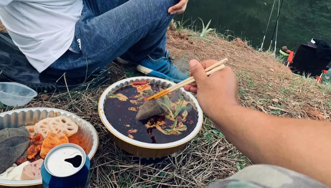 野奢不被鄙视？问问那些爱钓鱼的老孩子们，他们有活蹦乱跳的经验