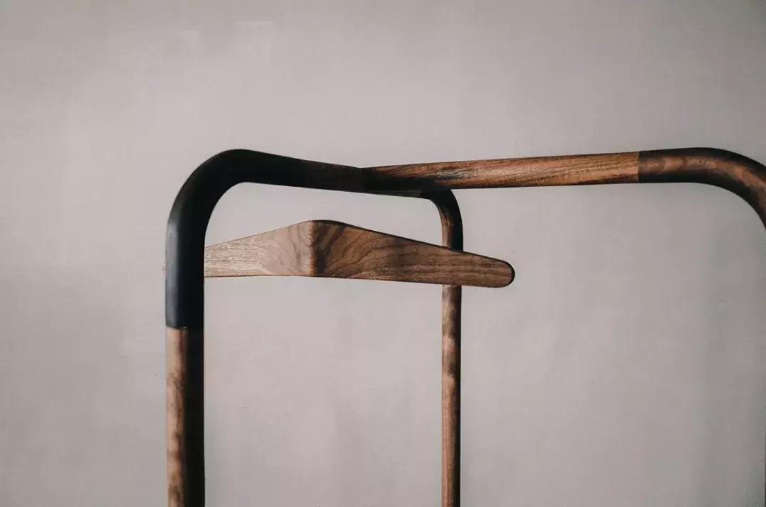 见过漂浮的衣架吗丨4个衣帽架设计给心爱的衣服安个家