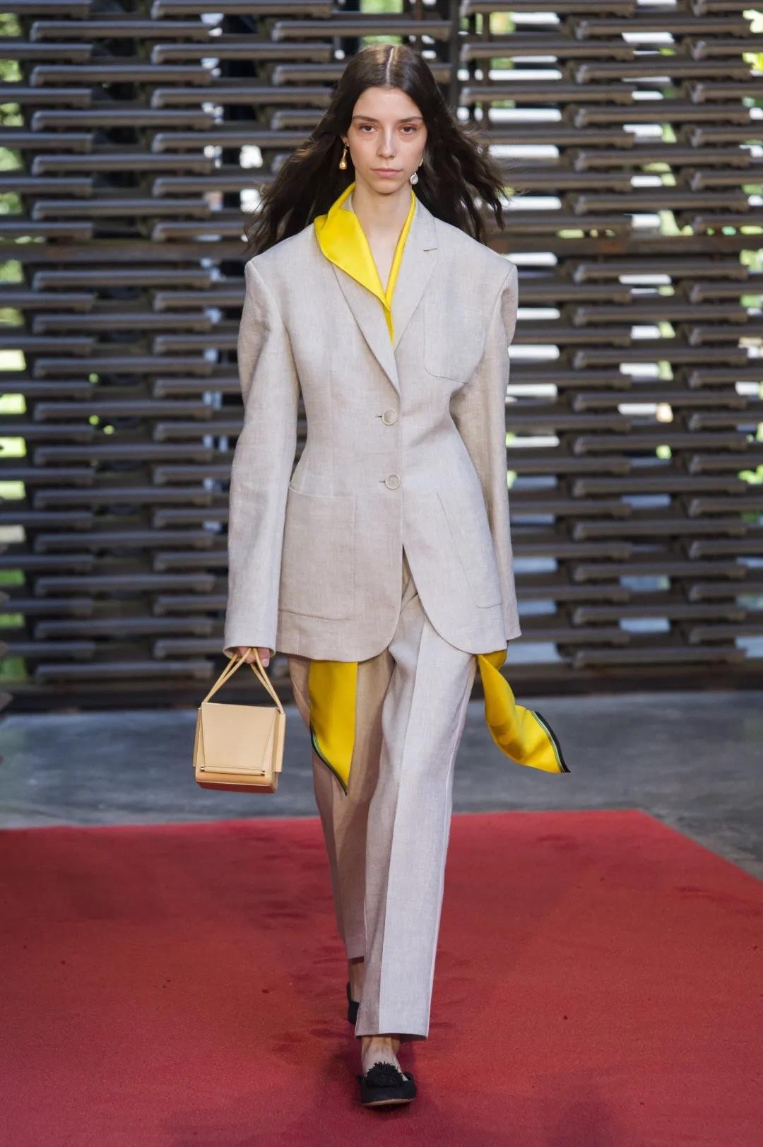 2021年国际流行色极致灰,2021年的流行色极致灰与亮丽黄