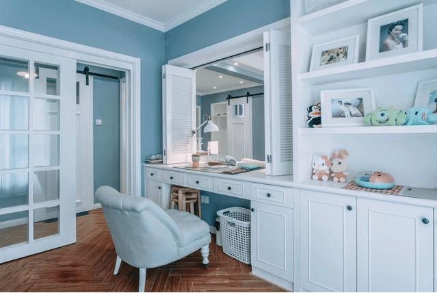 媳妇竟然在沙发墙“砸了个洞”，完工后我直喊高明