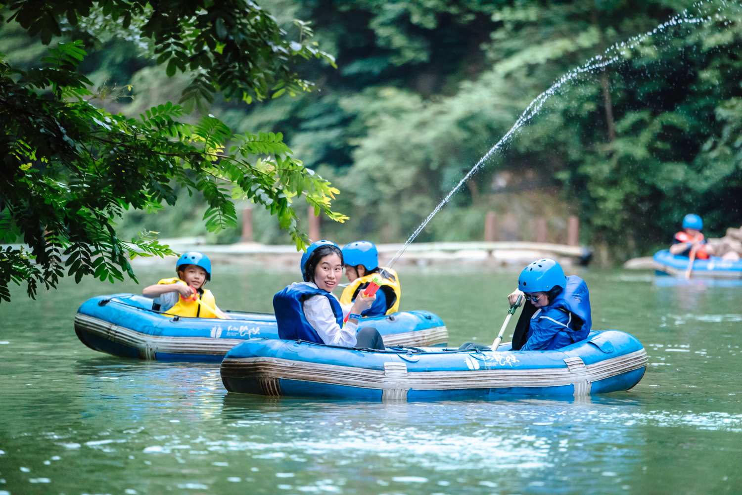 浙江湖州仙龙峡溯溪漂流,安吉仙龙峡溯溪