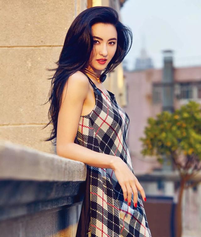 张柏芝生三胎后首度公开亮相,张柏芝三胎晒母子四人