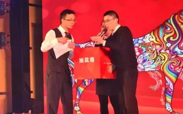 年会大屏滚动抽奖可以操控吗,年会用抽奖箱怎么有趣的抽奖