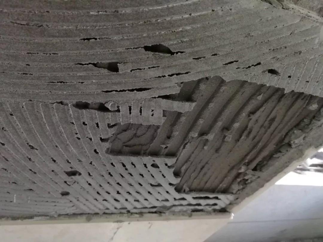 瓷砖背胶是不是越粘越牢固,背胶工艺视频教程