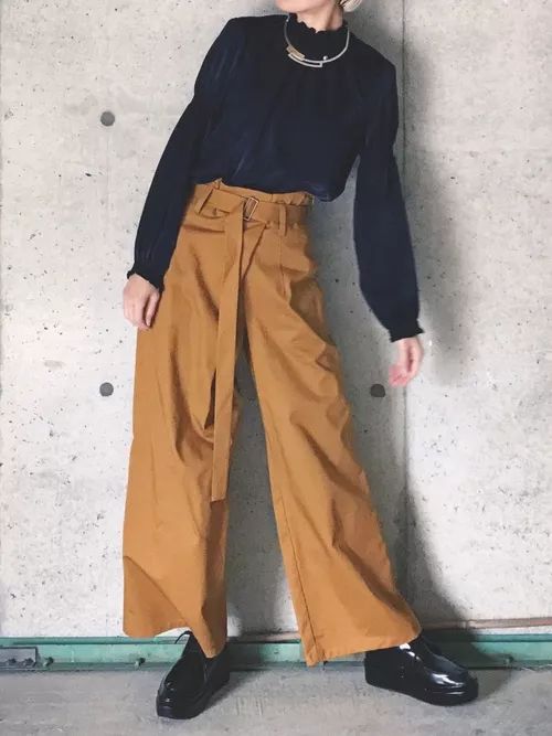 GU的衣服,藏青色u型显瘦上衣