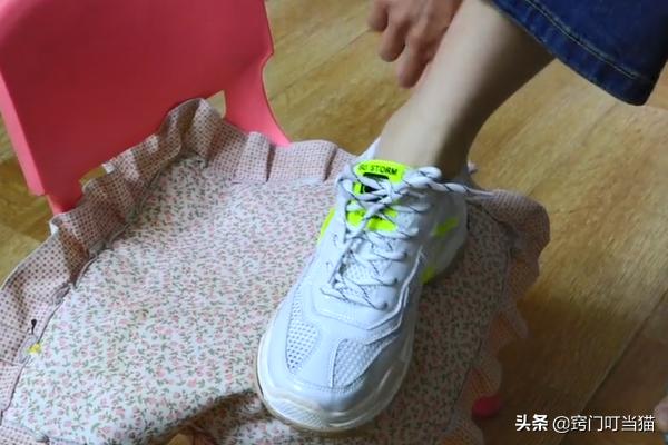 穿鞋时袜子容易滑怎么办,穿鞋不露袜子小技巧