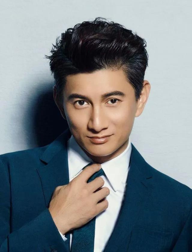 行走的荷尔蒙,这6位越老越有味,大胡茬克制又霸道,气质太绝了