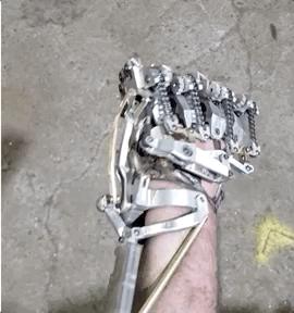 硬核机械手！失去手指的机械工程师独立打造