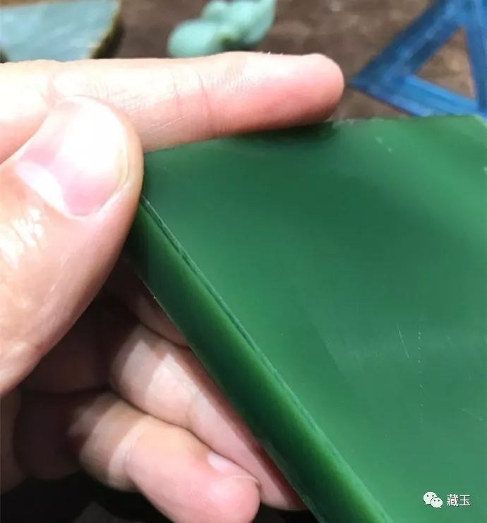 碧玉翠绿和菠菜绿的区别,碧玉菠菜绿是很暗的绿吗