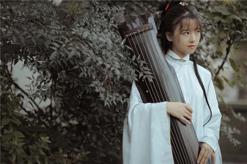 卖汉服挣了上亿的小姑娘,卖汉服月入百万