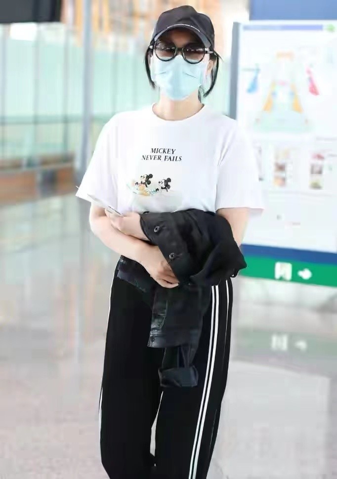 闫妮减龄穿衣搭配,闫妮上衣搭配裤子