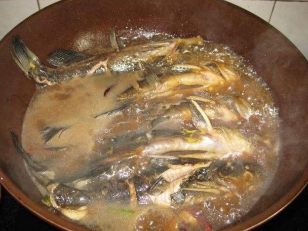 过年炖鱼怎样不散,炖过年鱼家常做法