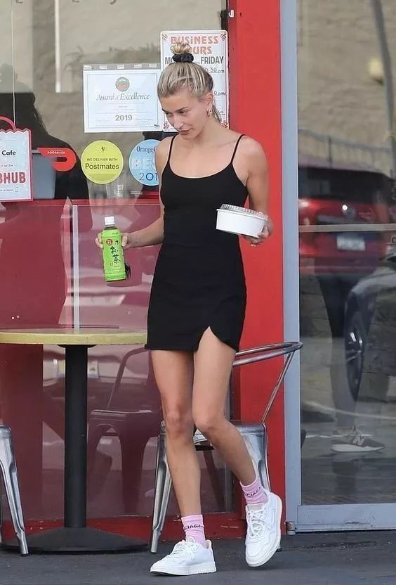 吊带连衣裙外搭小开衫,红色吊带连衣裙外搭