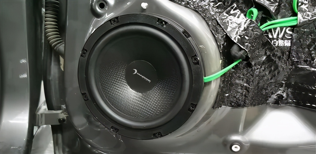 大众豪华桑塔纳改音响无损,大众桑塔纳低配车音响改装效果