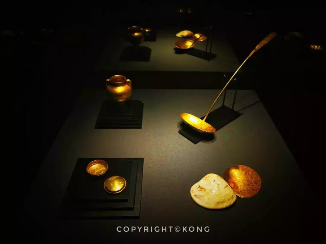 上海观复博物馆地面,上海中心37楼观复博物馆