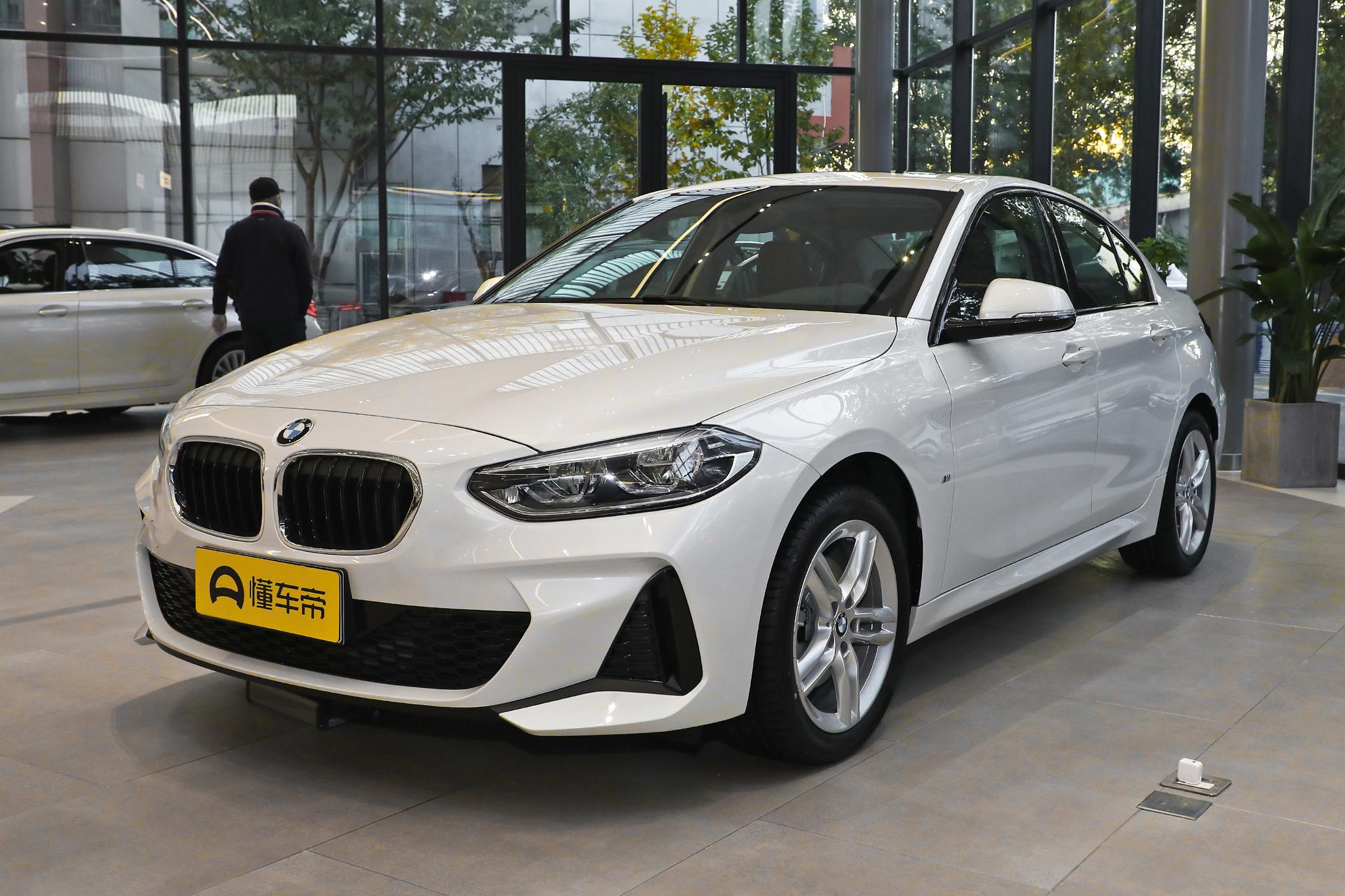 宝马1系ABS系统故障灯,宝马1系abs亮灯是什么意思啊