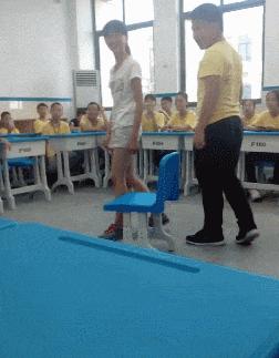 夜晚接小姨子下班，经过了一家偏僻旅馆，问我这一晚多少钱...