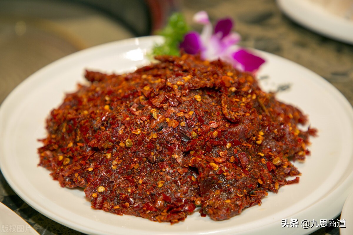 七旬老汉开火锅店：利用“十元通吃”引爆全场，营业额成功翻3倍