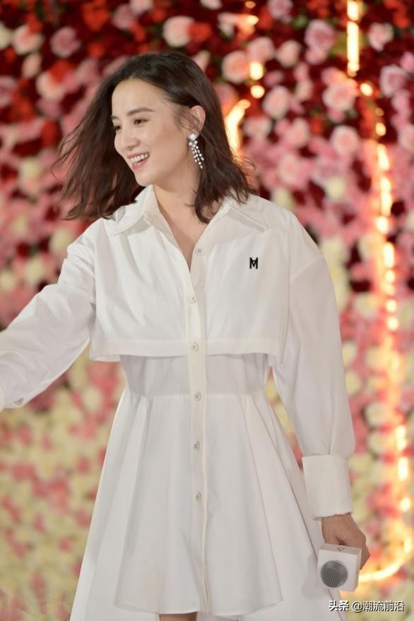 宋佳白衬衣黑色包臀裙,宋佳盛装同款白衬衫蓝色半身裙