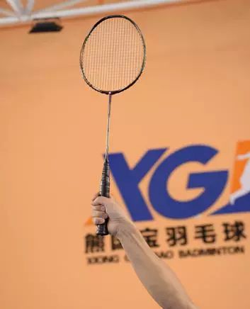 羽毛球如何学习正手发高远球,羽毛球新手怎么练习正手高远球