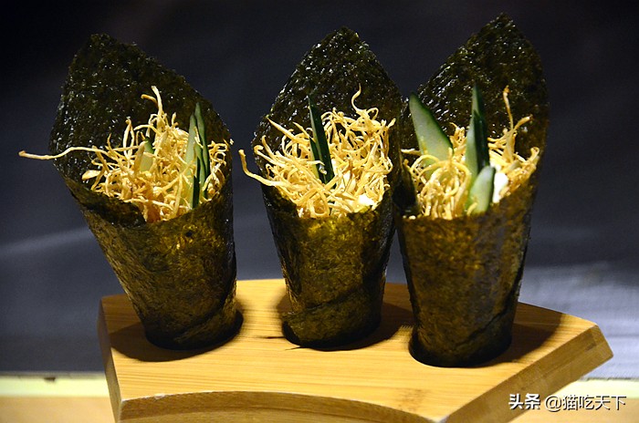 高温天气宅家不无聊,高温暴雨都挡不住人们游玩的步伐