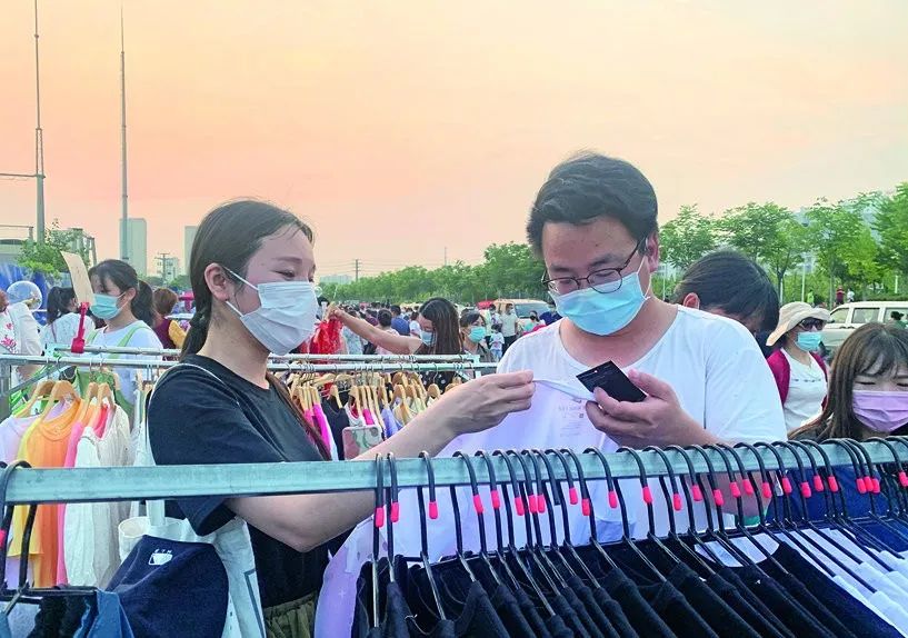 牛市口到望平坊，看成都地摊如何珍藏城市烟火气