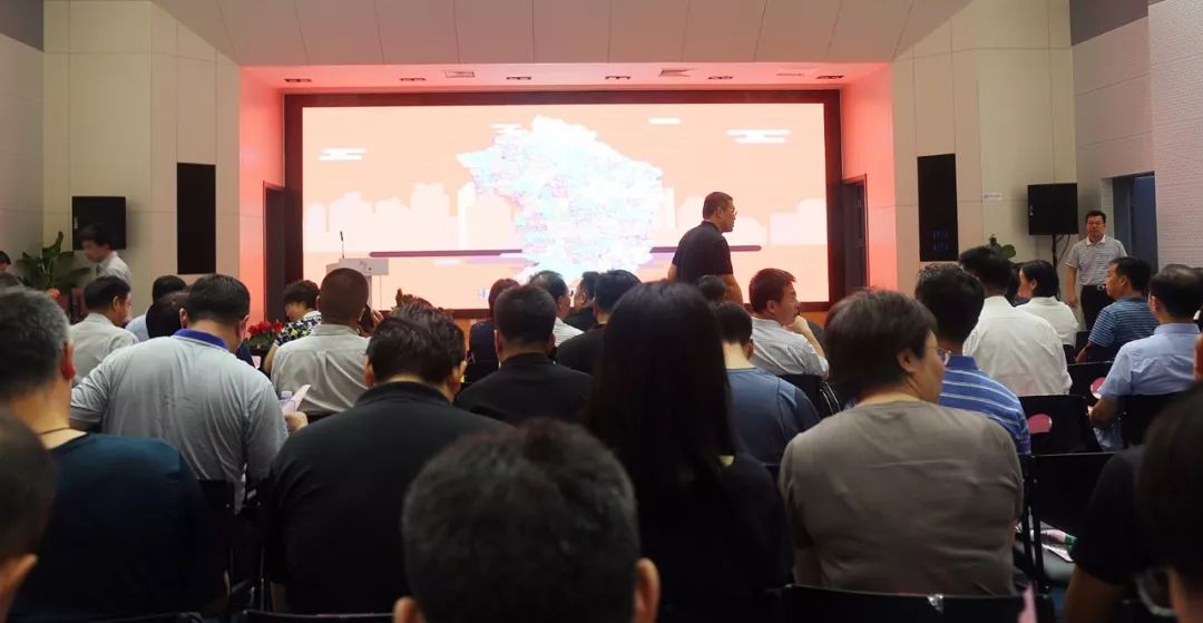 垃圾分类齐参与文明城市我先行,垃圾分类齐参与人人动手美家园