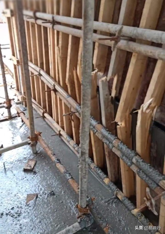 用钢筋加固模板,用槽钢加固模板