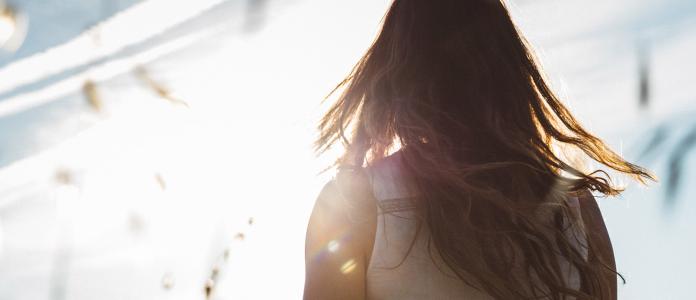 前面的头发太稀疏老脱发该怎么办,头发稀疏脱发的补救方法