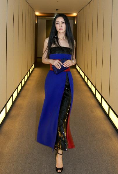 田海蓉惊艳拖地连衣裙高级照片,田海蓉惊艳的背影照片