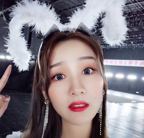 26岁女星台前台下两个样!私下身份引热议,网友指挣得比当明星多