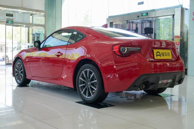 跑车丰田86,丰田86跑车多少钱落地