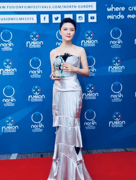 田海蓉惊艳拖地连衣裙高级照片,田海蓉惊艳的背影照片