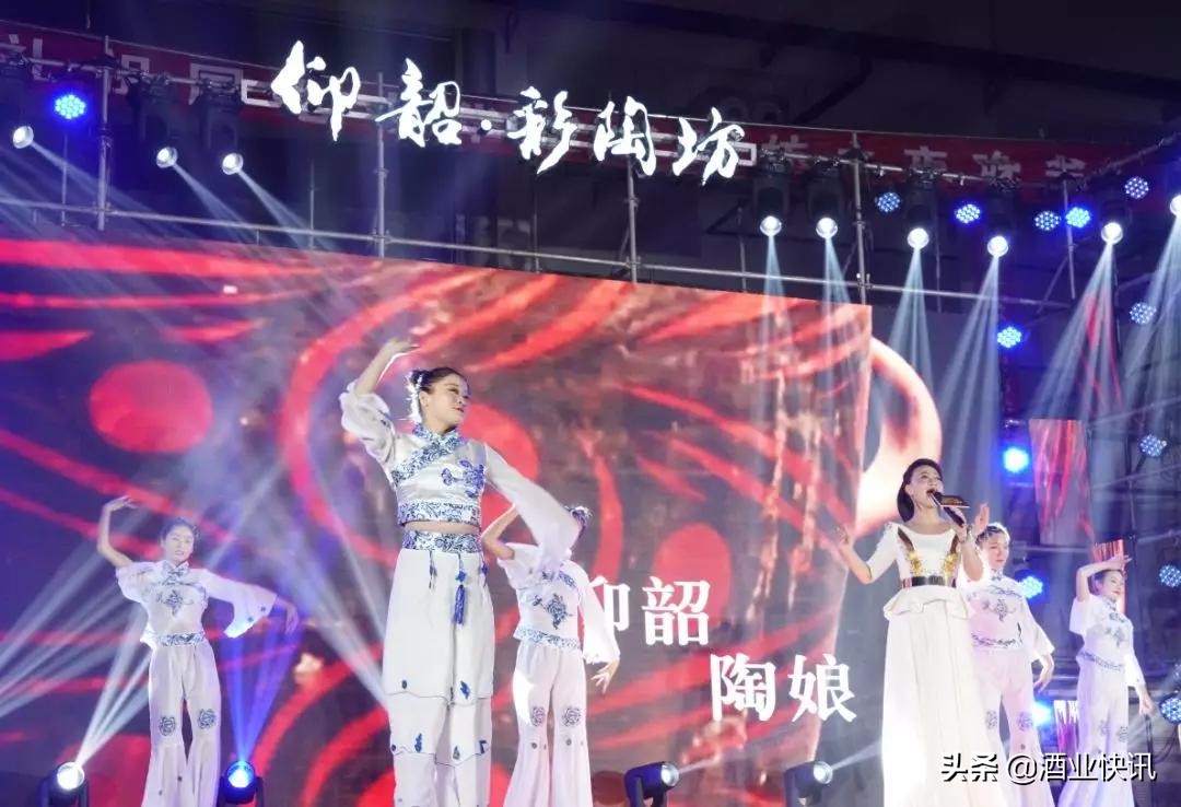 老歌老酒老字号，彩陶坊之夜群星晚会璀璨绽放