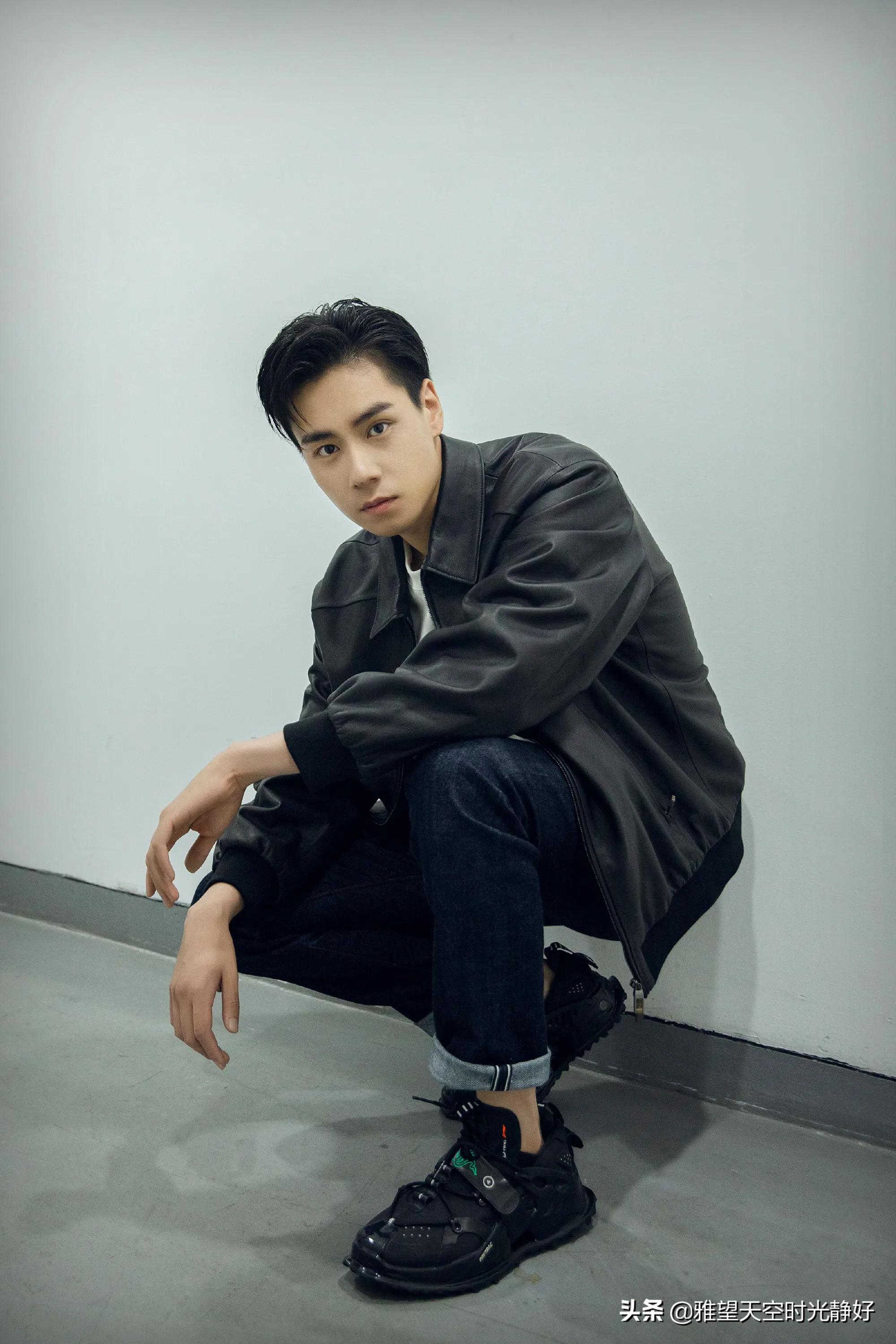 男明星西装穿搭夏季帅气,男士明星皮衣西服外套搭配