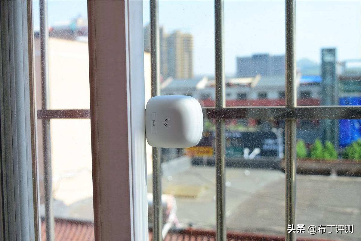 简单一贴,保护孩子爬窗还能防盗:叮零窗户限位报警体验