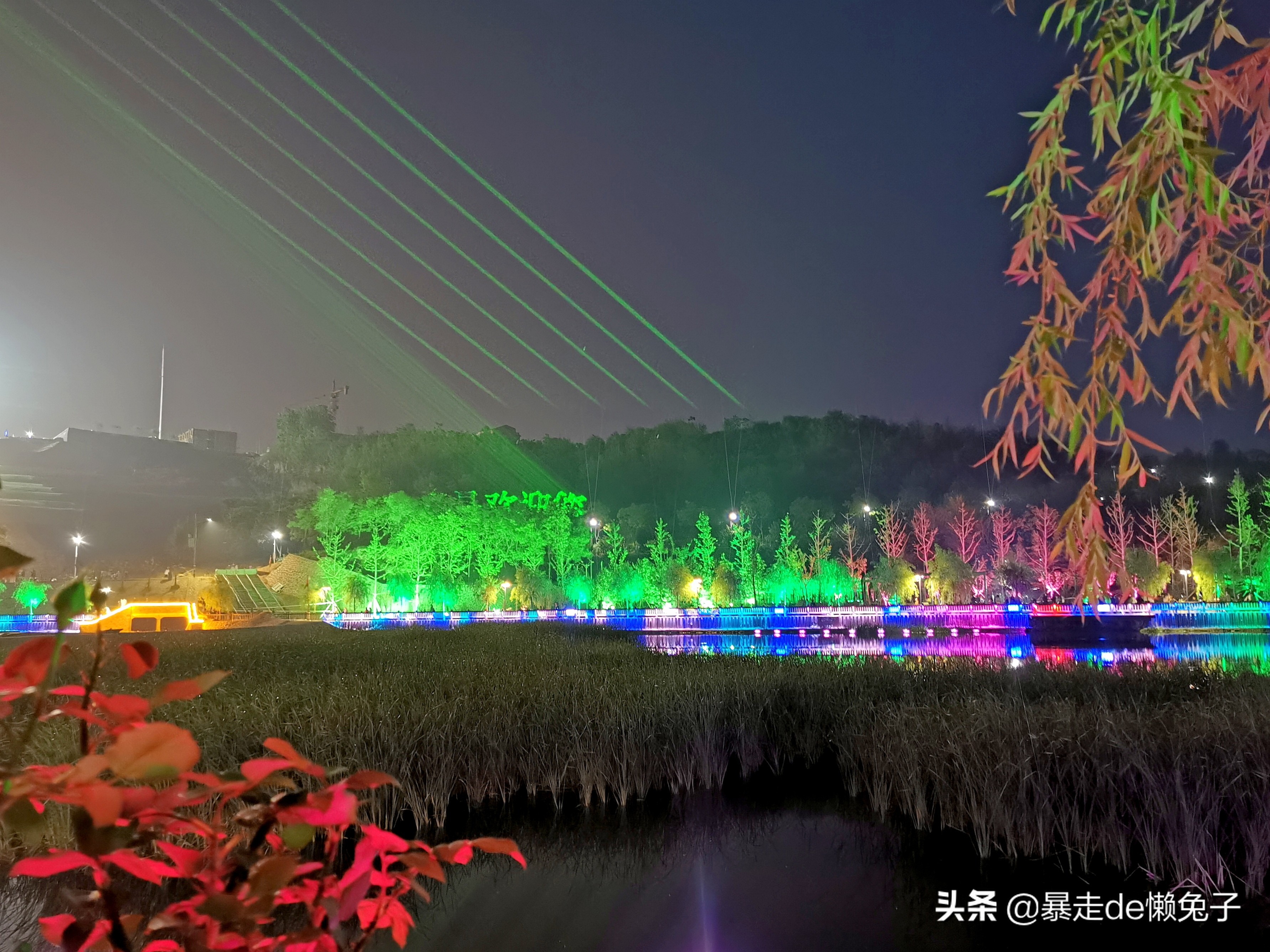 无奈！国内县城旅游，为什么总离不开激光灯？是发展，还是污染？